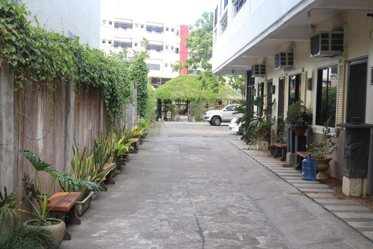Reddoorz Near Colgante Bridge Naga City Eksteriør bilde